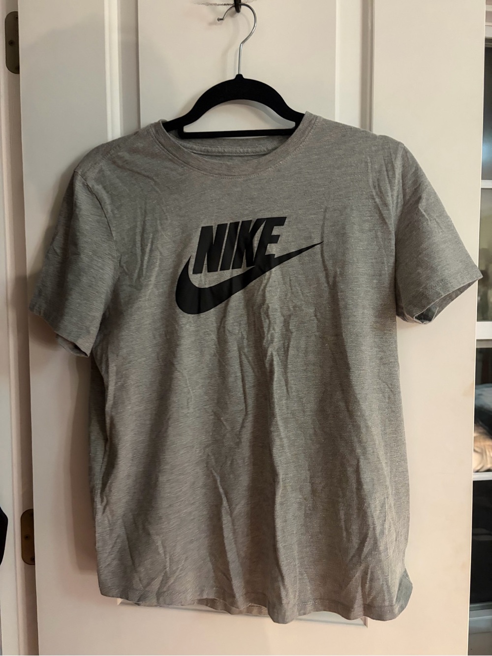 Nike woMen's Grey Logo T-Shirt size large never worn no tag